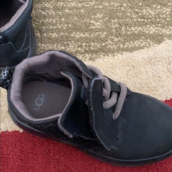 UGG boots for toddler - Picture 3 of 4